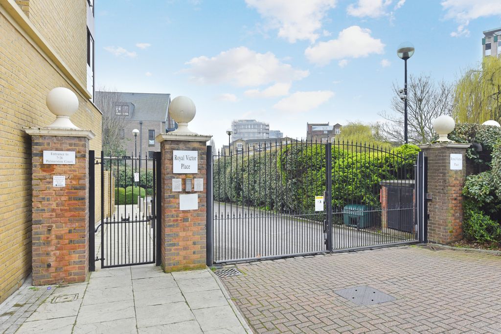 Property photo 3 of 20 Apt 14 Royal Victor Place (18)