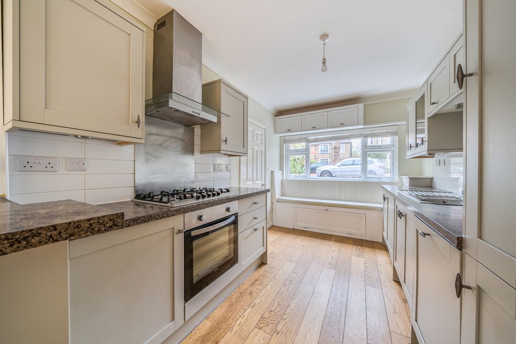 Property photo 3 of 18 Kitchen