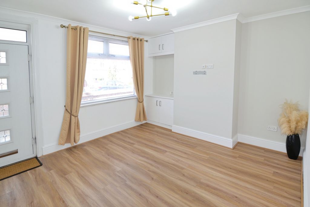 Property photo 2 of 14 Lounge