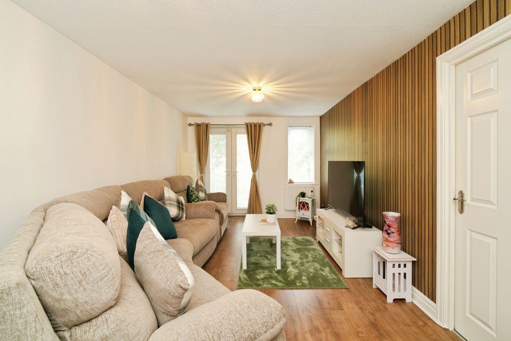 Property photo 2 of 13 Lounge