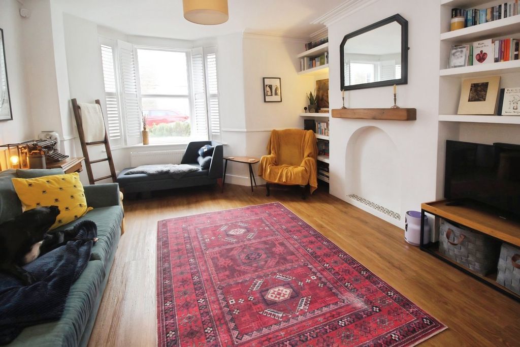 Property photo 2 of 21 Lounge