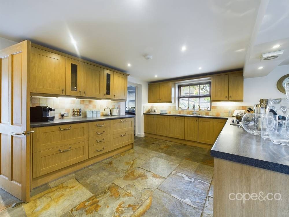Property photo 2 of 18 3342954