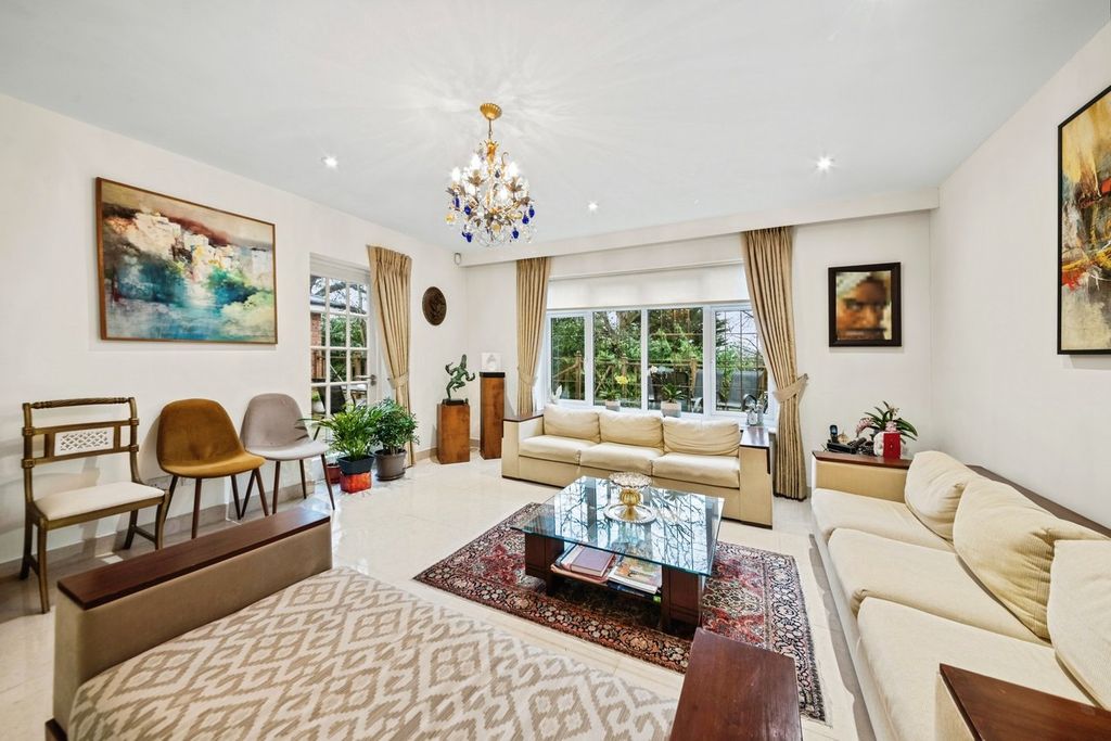 Property photo 3 of 34