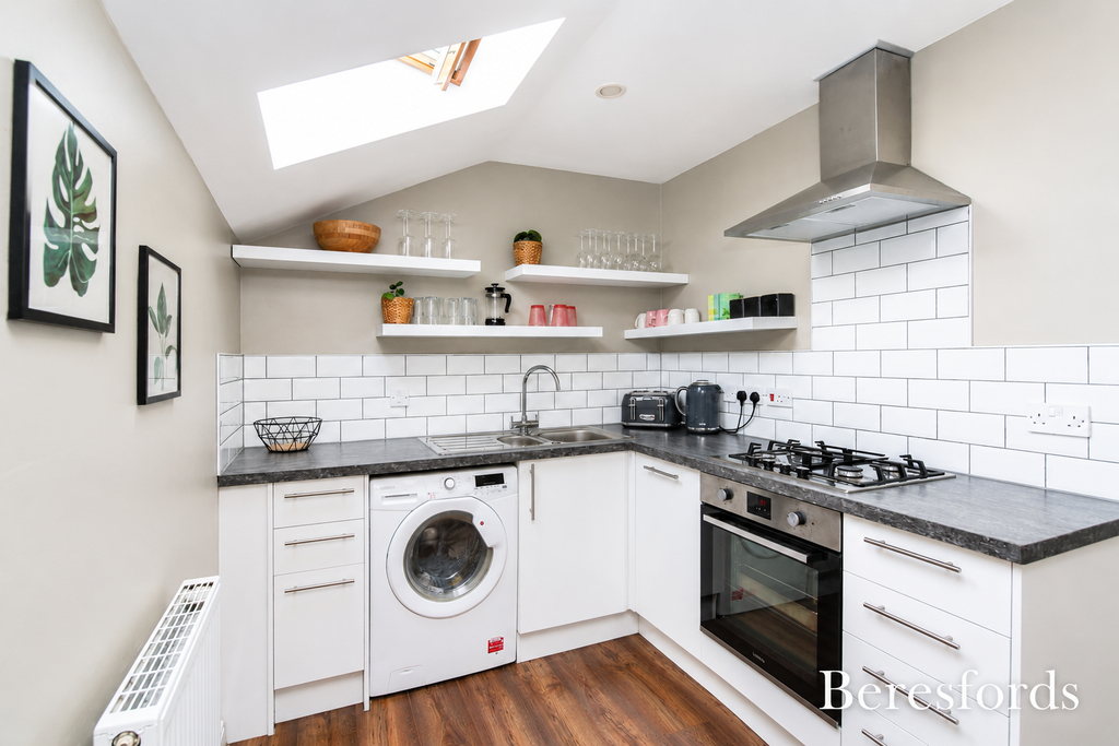 2 bed flat for saleDeyncourt Gardens, Upminster RM14 photo 4