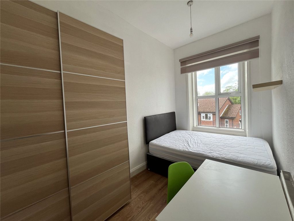 Property photo 2 of 5 Bedroom