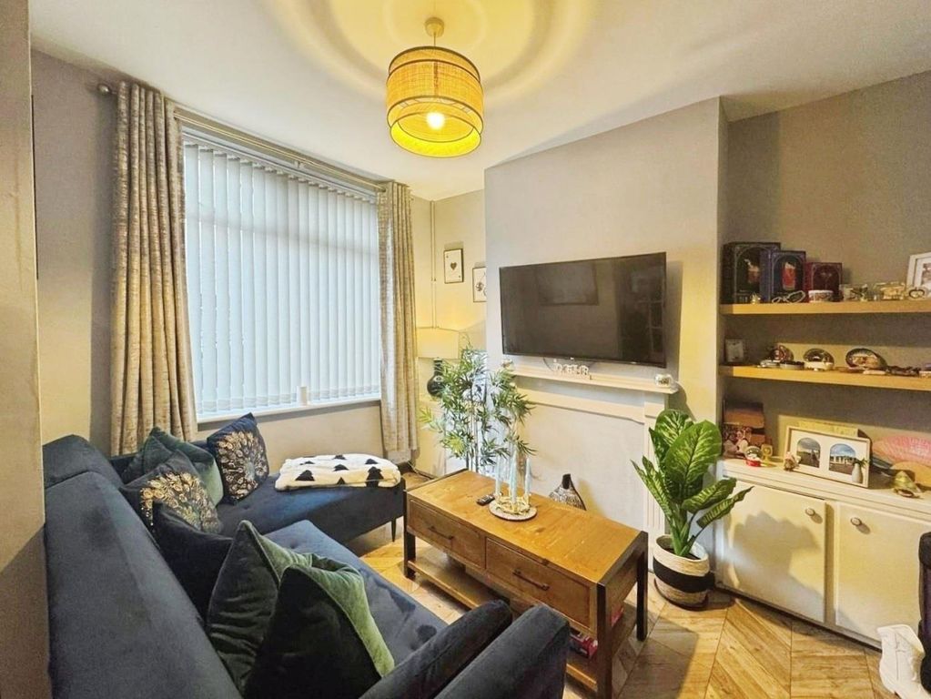 Property photo 2 of 10 72A593B2-Photo 2025-02-2026 2C 2016 2052 2028 20 2