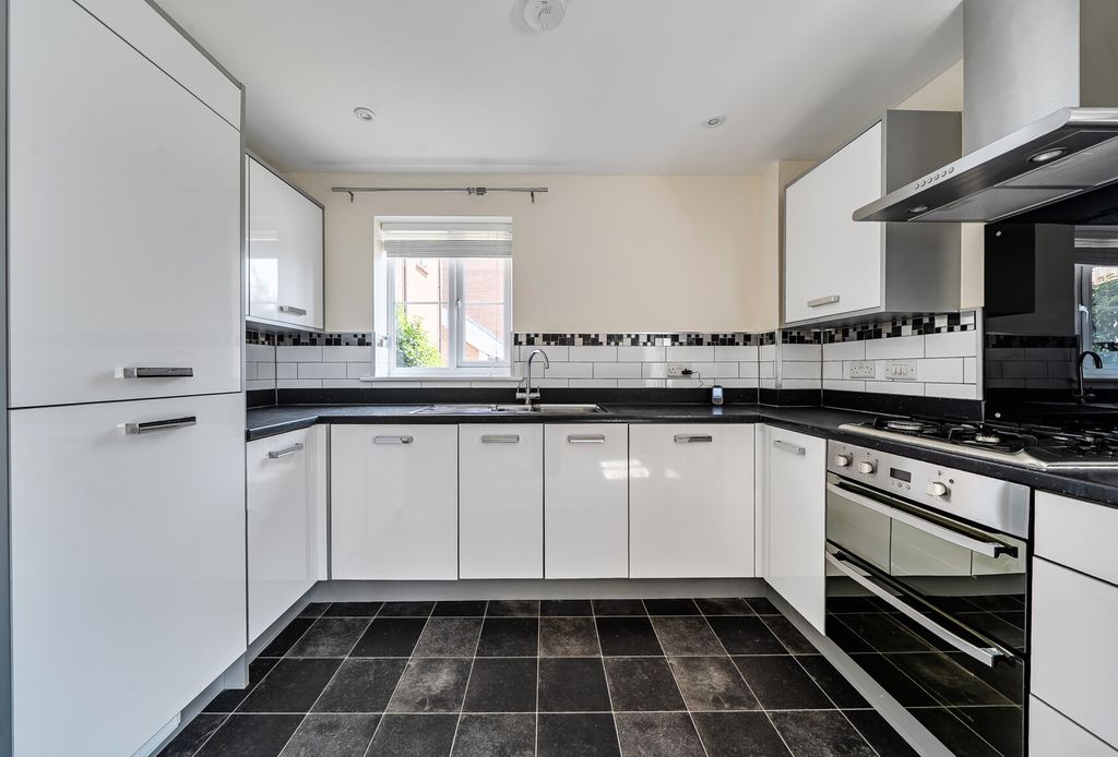 Property photo 2 of 17 1496803-6-6A5F6Ca...