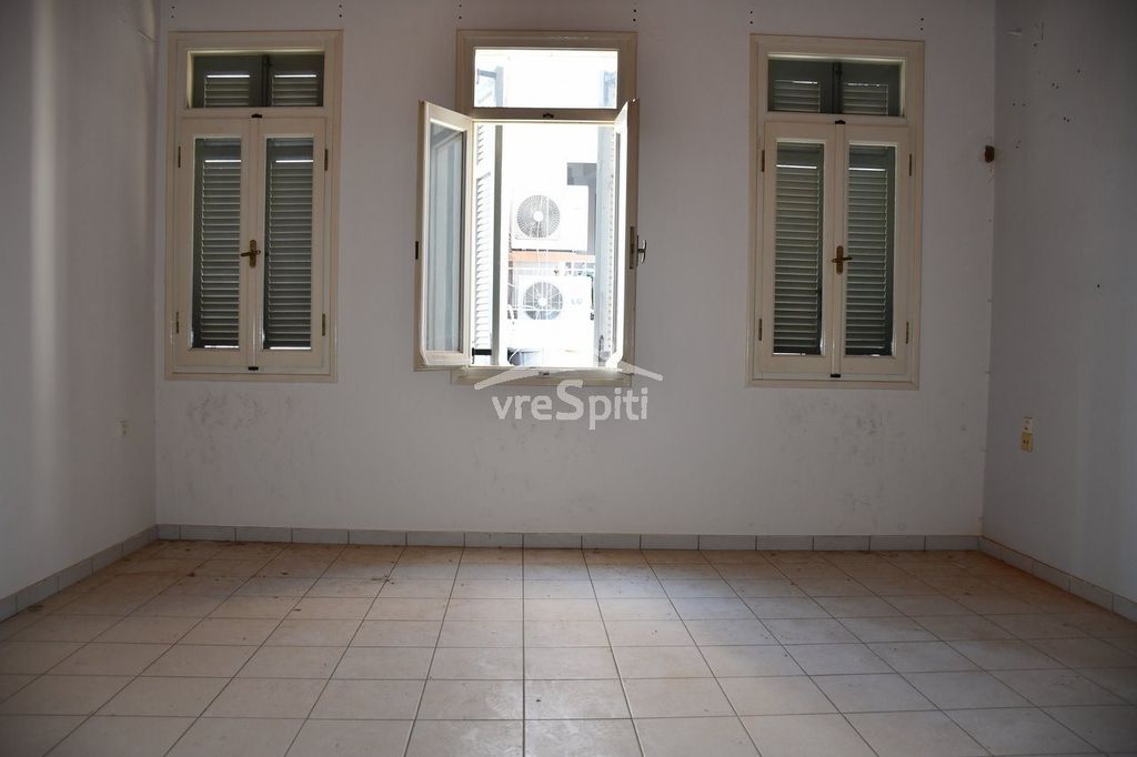 Property photo 2 of 25
