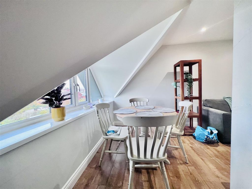 Property photo 3 of 12 Dining Area