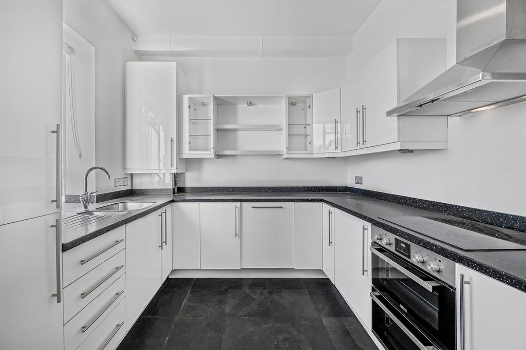 Property photo 3 of 17 Picture No. 28