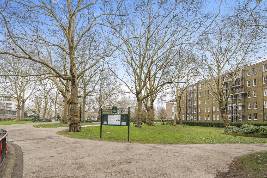 Property photo 3 of 14 1266313 (10)c.Jpg