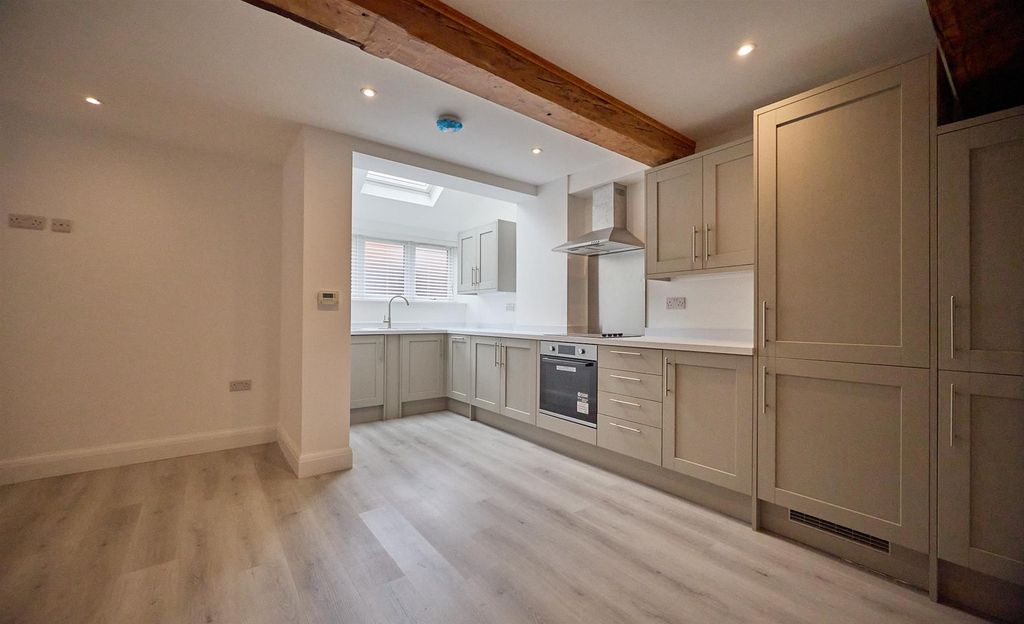 Property photo 2 of 8 Windsor Street 1.Jpg