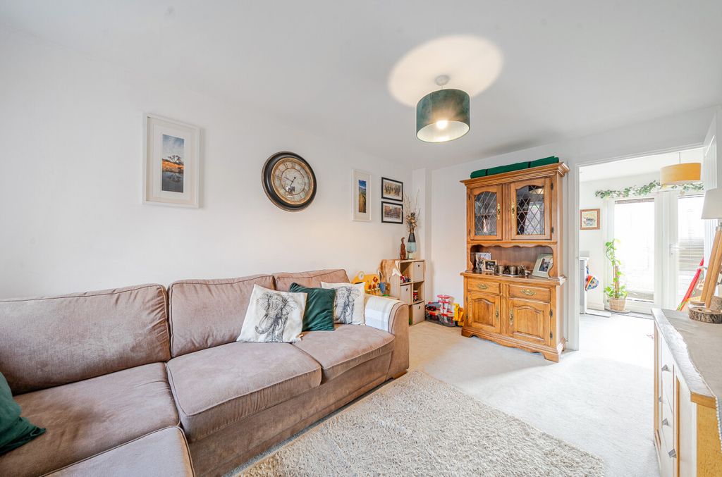 Property photo 2 of 11 1300635-9-6842c53...
