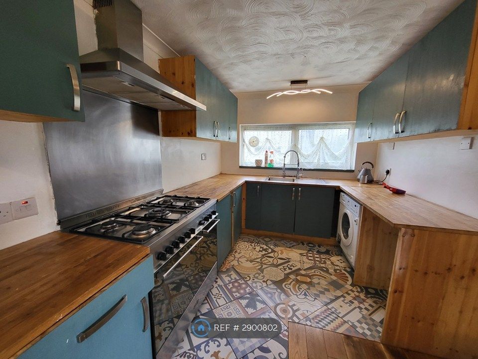 Property photo 1 of 12 Kitchen
