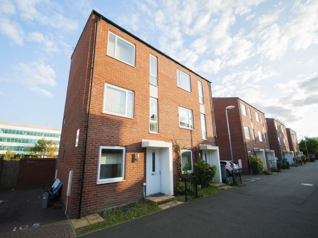 Property photo 1 of 9 Front