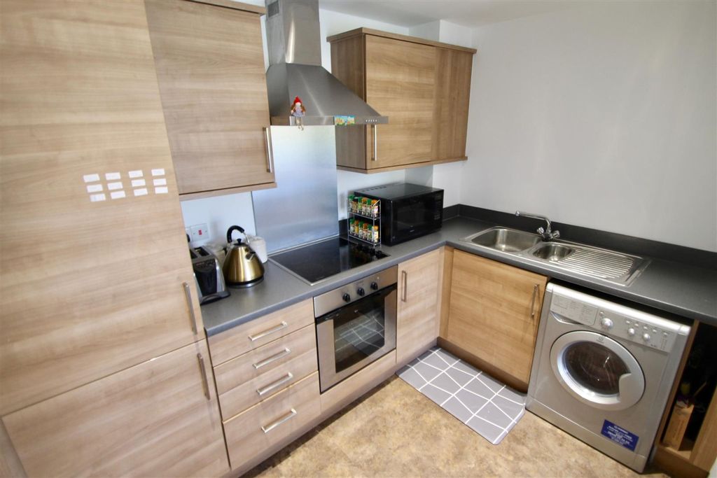 Property photo 3 of 7 Kitchen Area