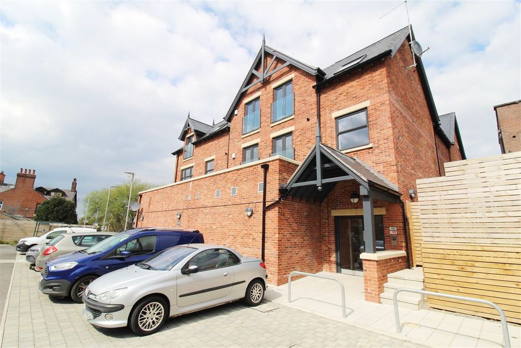 Property photo 1 of 8 External