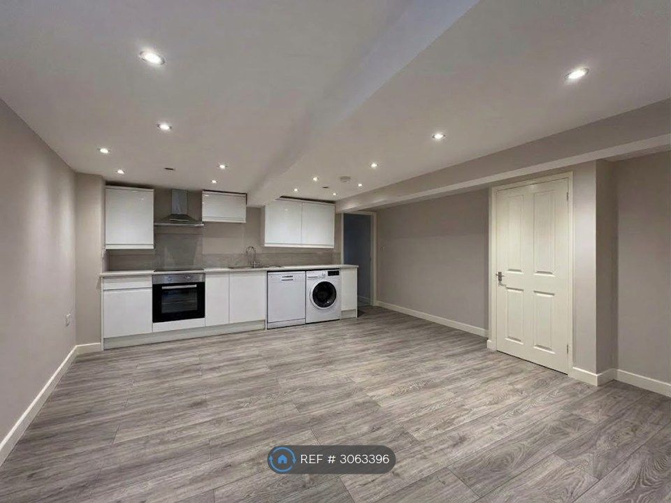Property photo 1 of 5 Kitchen/ Living Space