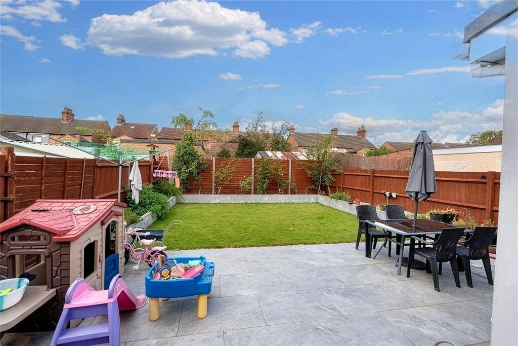 Property photo 3 of 20 Picture No. 04