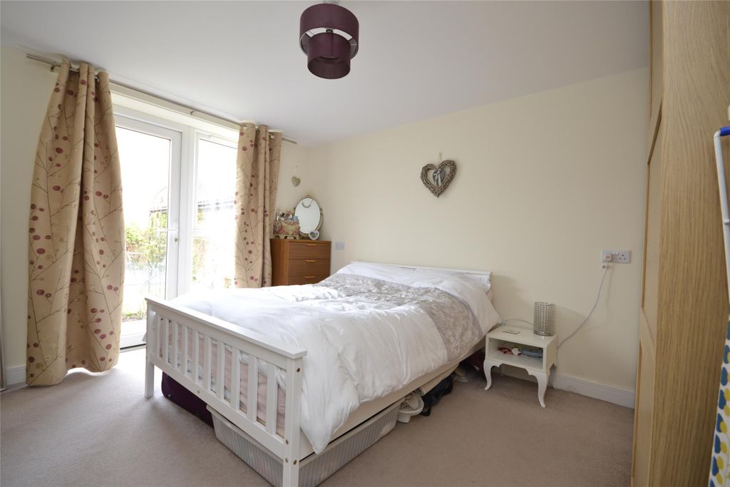 Property photo 2 of 8 Bedroom