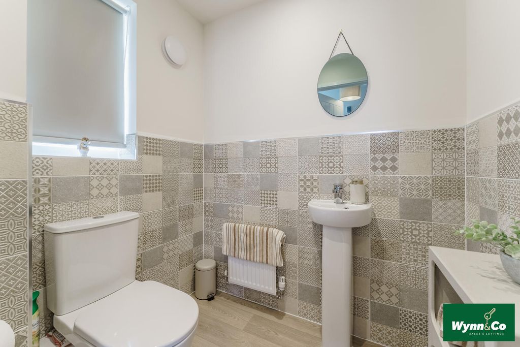 Property photo 3 of 21 WC