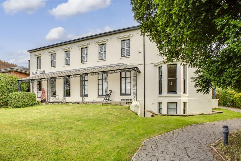 Property photo 1 of 16 9Lq7Cmiqr0K8Dyq2Sutb2W.Jpg
