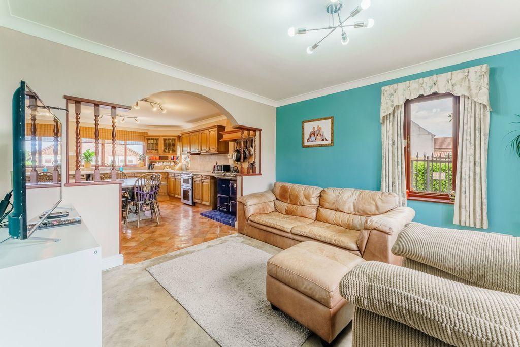 Property photo 2 of 36
