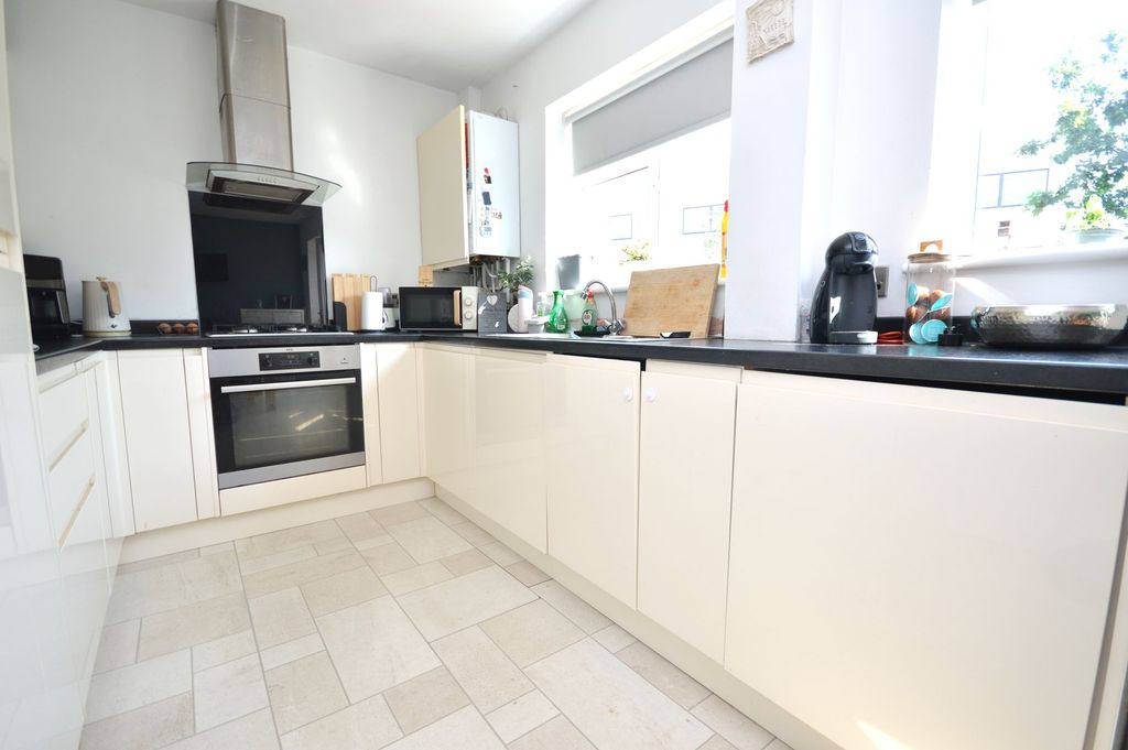 Property photo 2 of 25