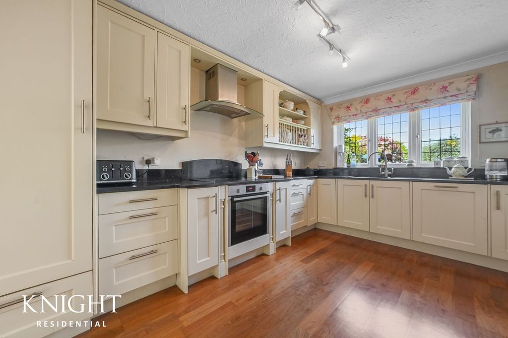 Property photo 3 of 25