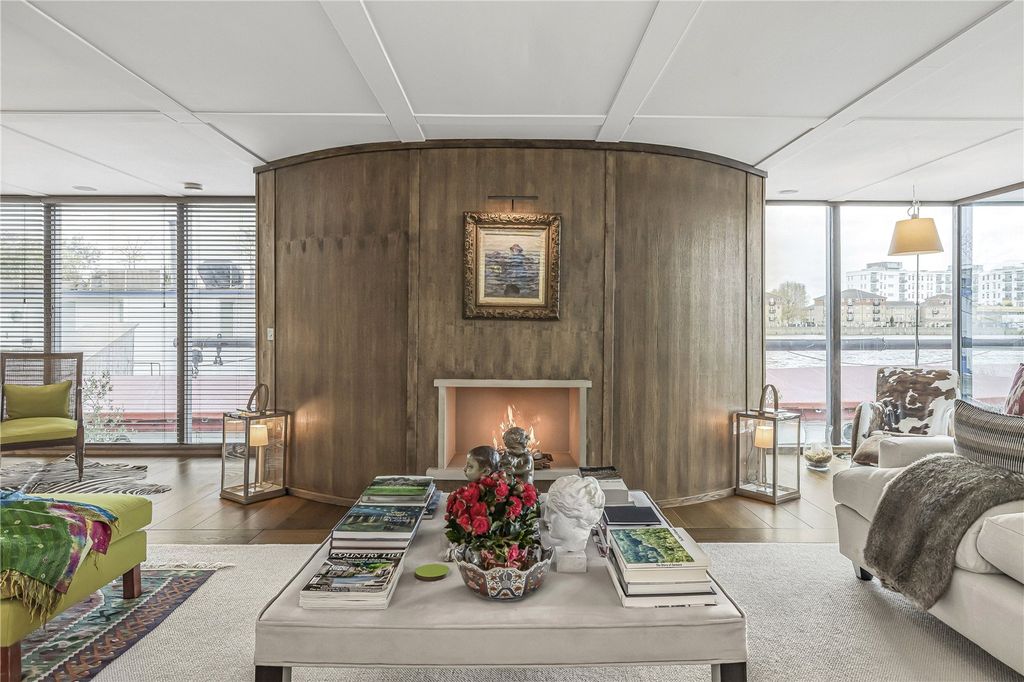 Property photo 3 of 38 Reception