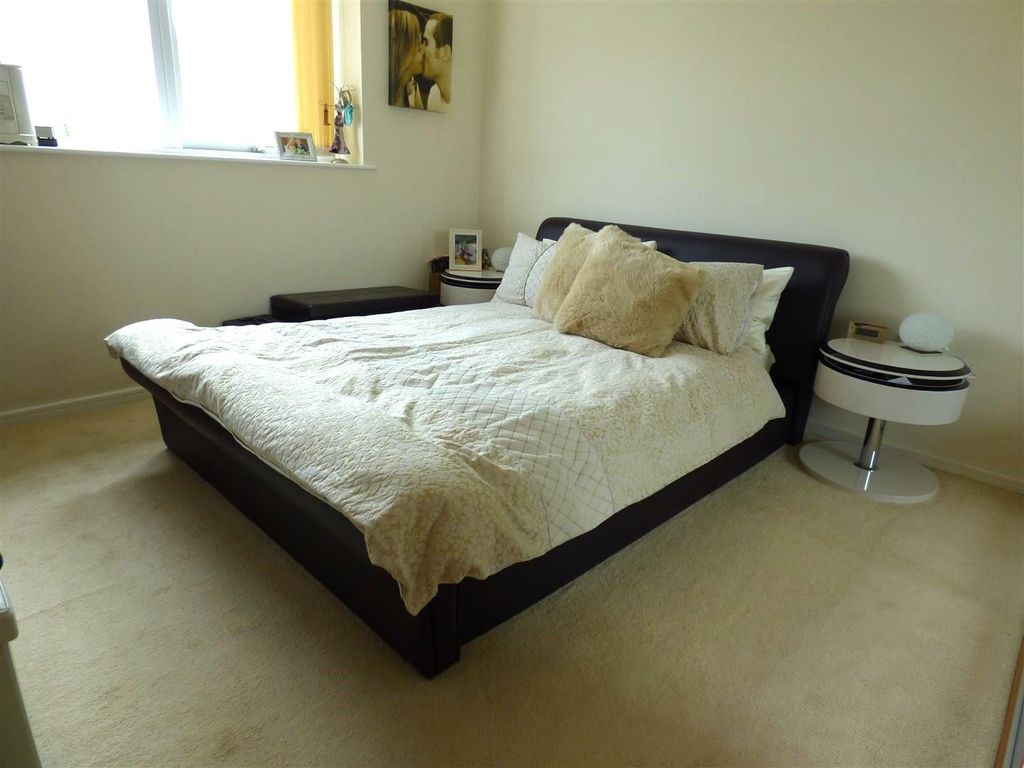 Property photo 3 of 5 Bedroom