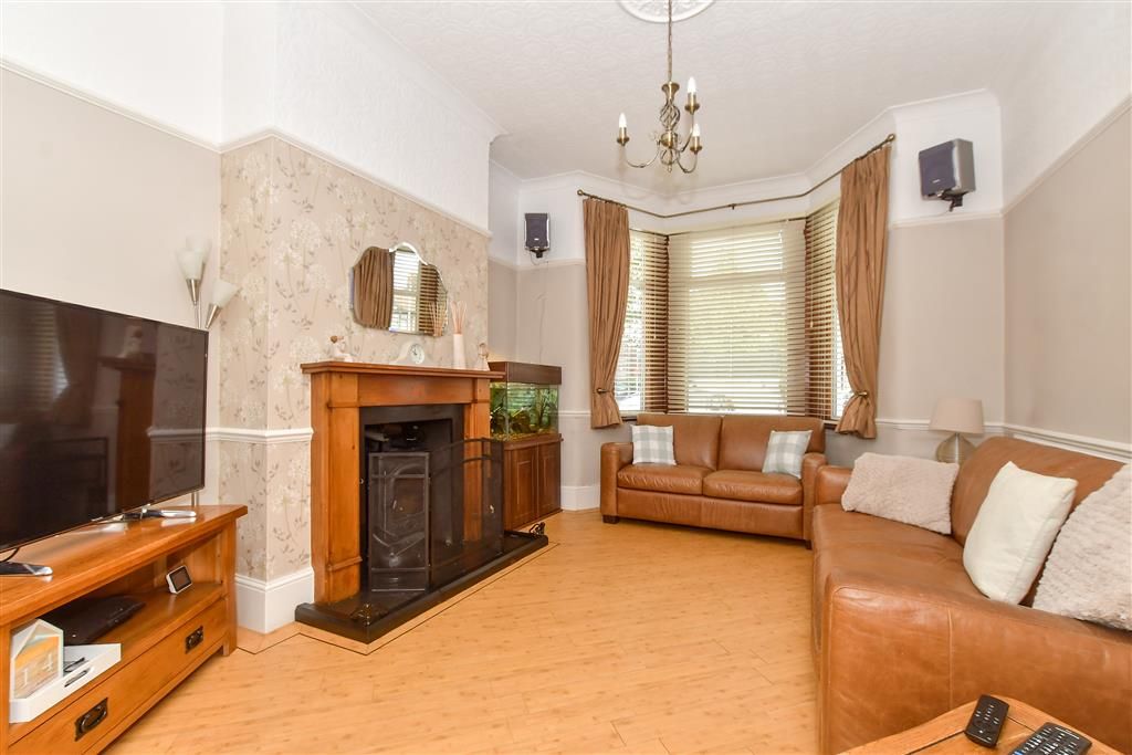 Property photo 1 of 16 Lounge