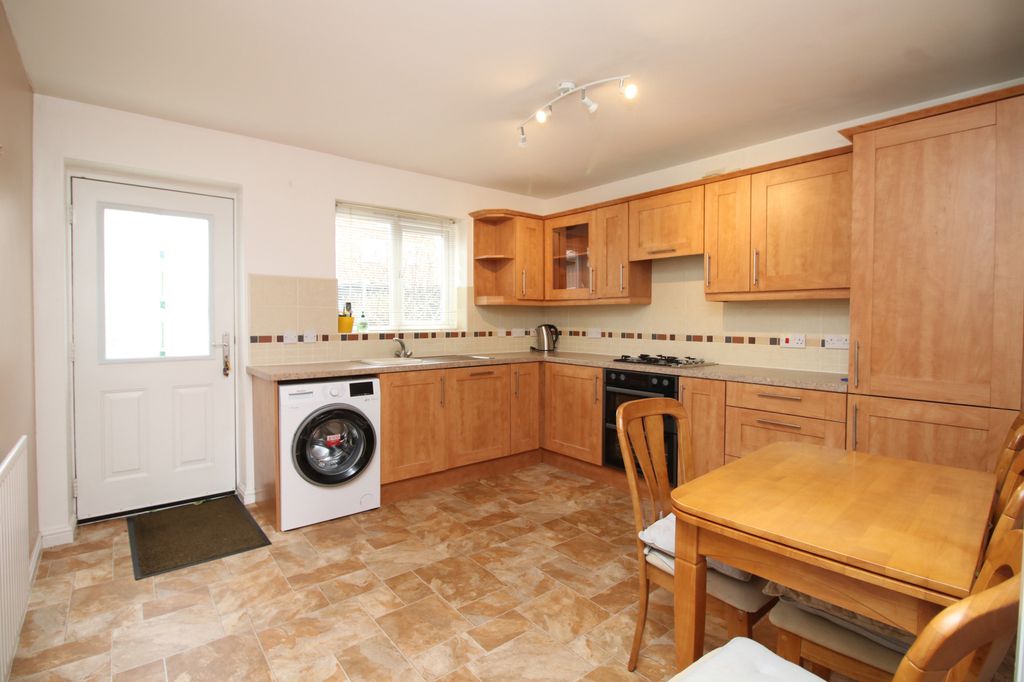 Property photo 2 of 25