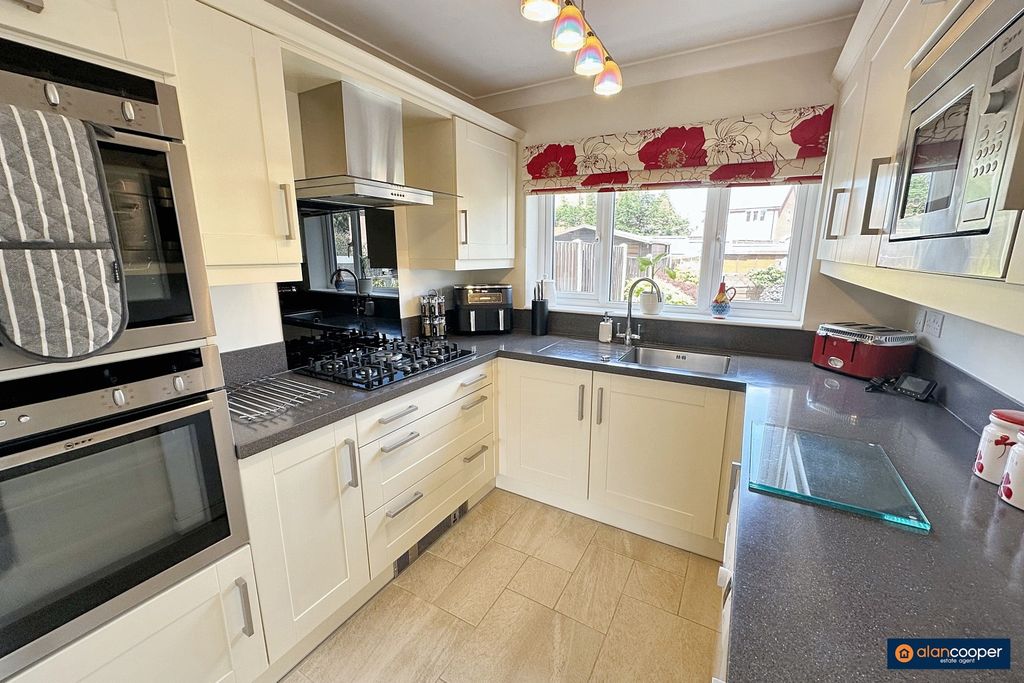 Property photo 2 of 19 4375154