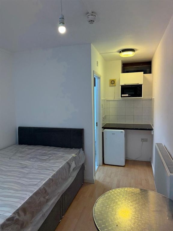 Property photo 1 of 5 Photo Of Room 207 Langtry.Jpg