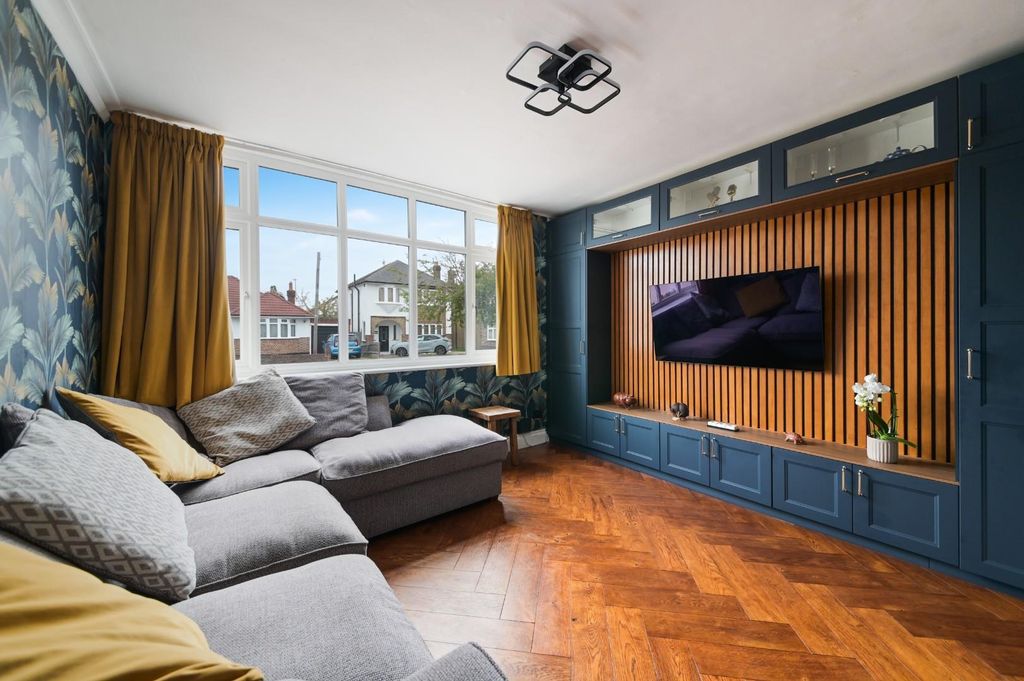 Property photo 3 of 20 Francis Close, (8).Jpg