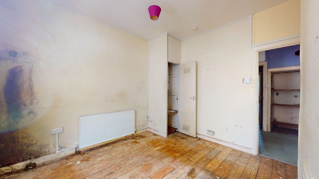 Property photo 3 of 18 Flat 1, 92 Bollo Lane, Chiswick, London, W4 5LX