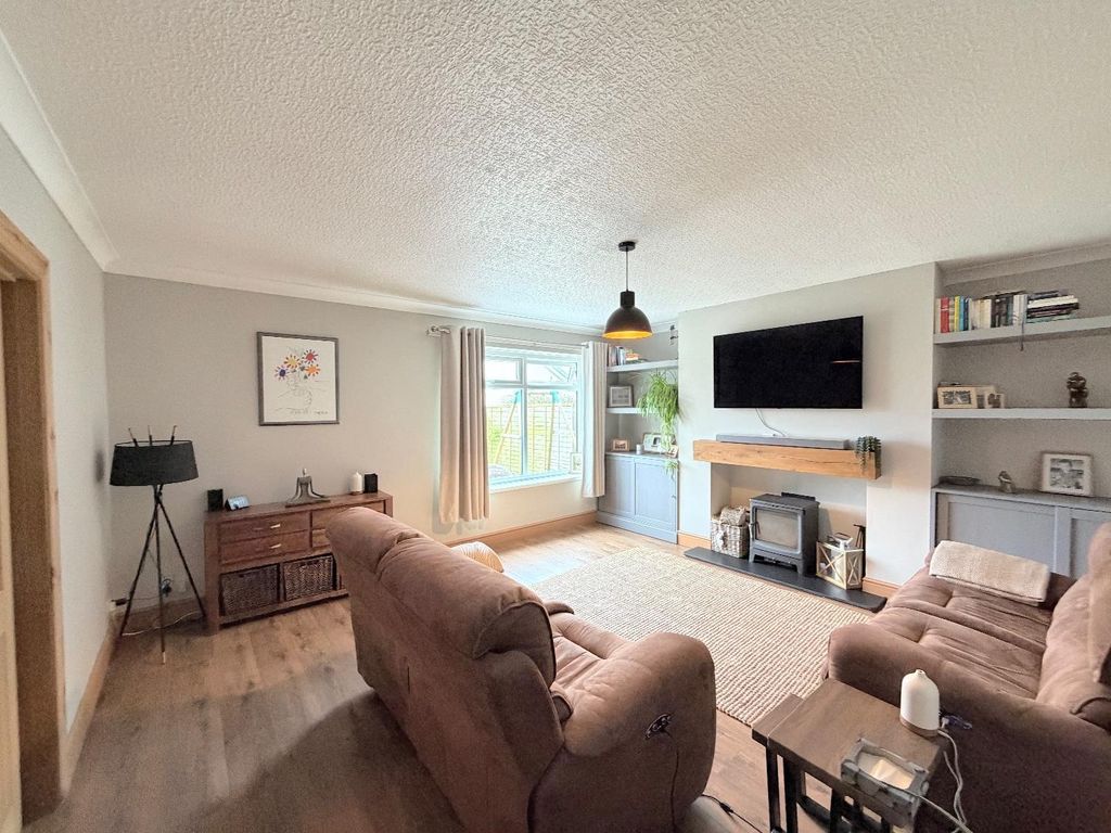 Property photo 2 of 18 Lounge