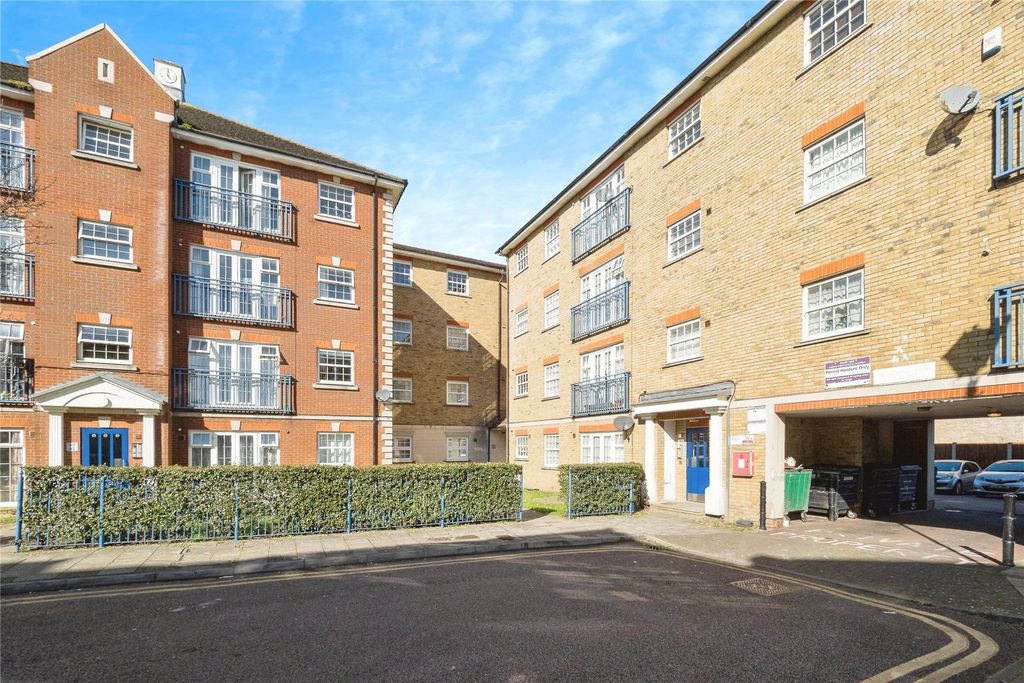 Property photo 1 of 17 Picture No. 01