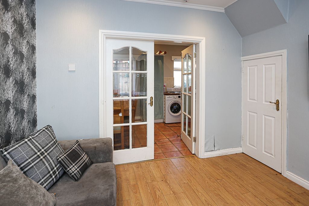 Property photo 3 of 25