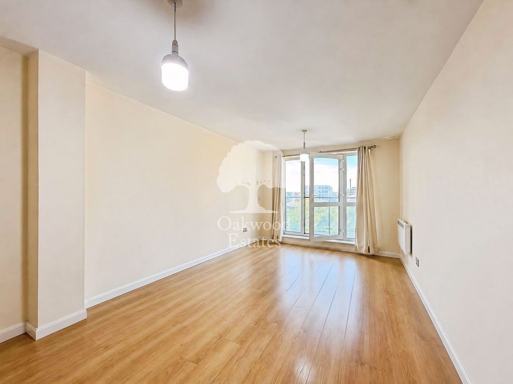Property photo 2 of 12 Lounge