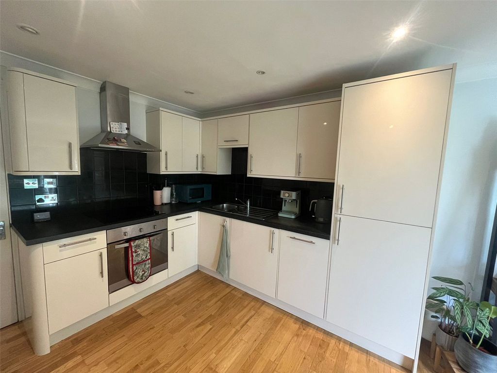 Property photo 3 of 6 Picture No. 12