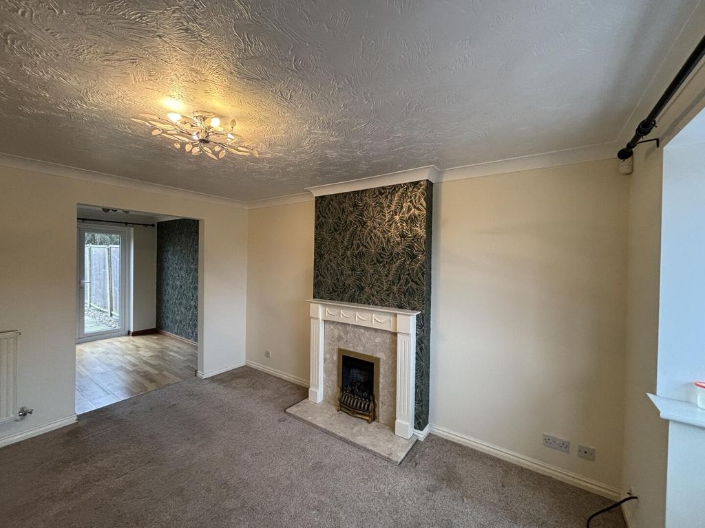 Property photo 3 of 17 Living Room