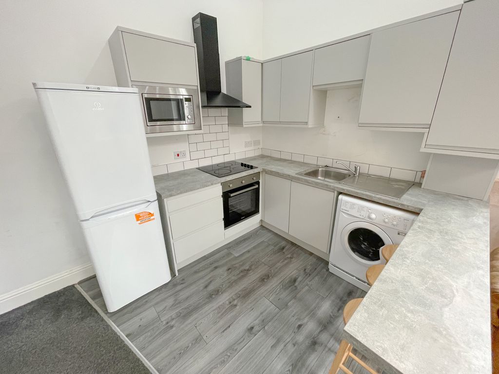 Property photo 3 of 4 2 Dell Street-894