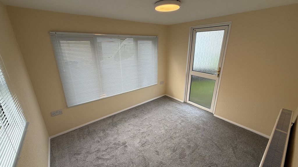 Property photo 2 of 8 Image