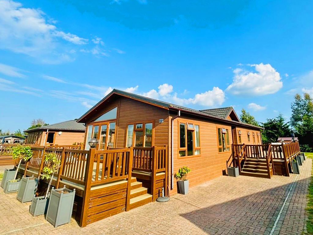 Property photo 1 of 14 2 Bedroom Lodge For Sale