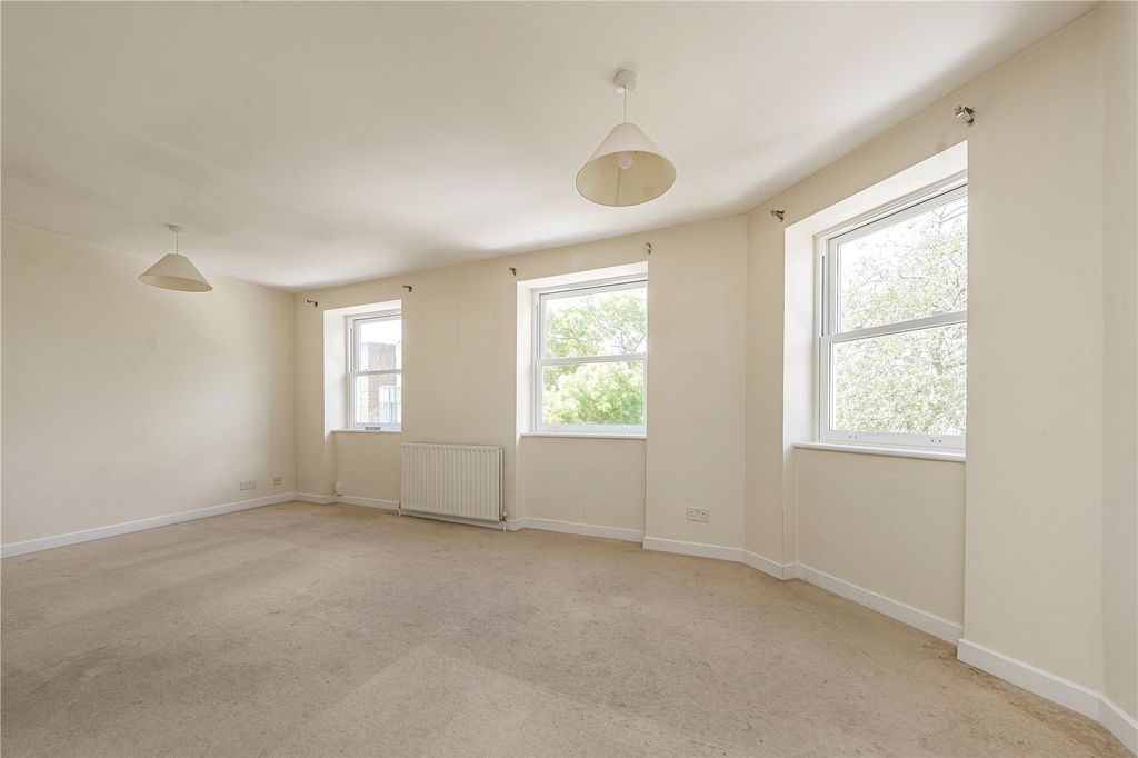 Property photo 3 of 11 Picture No. 02