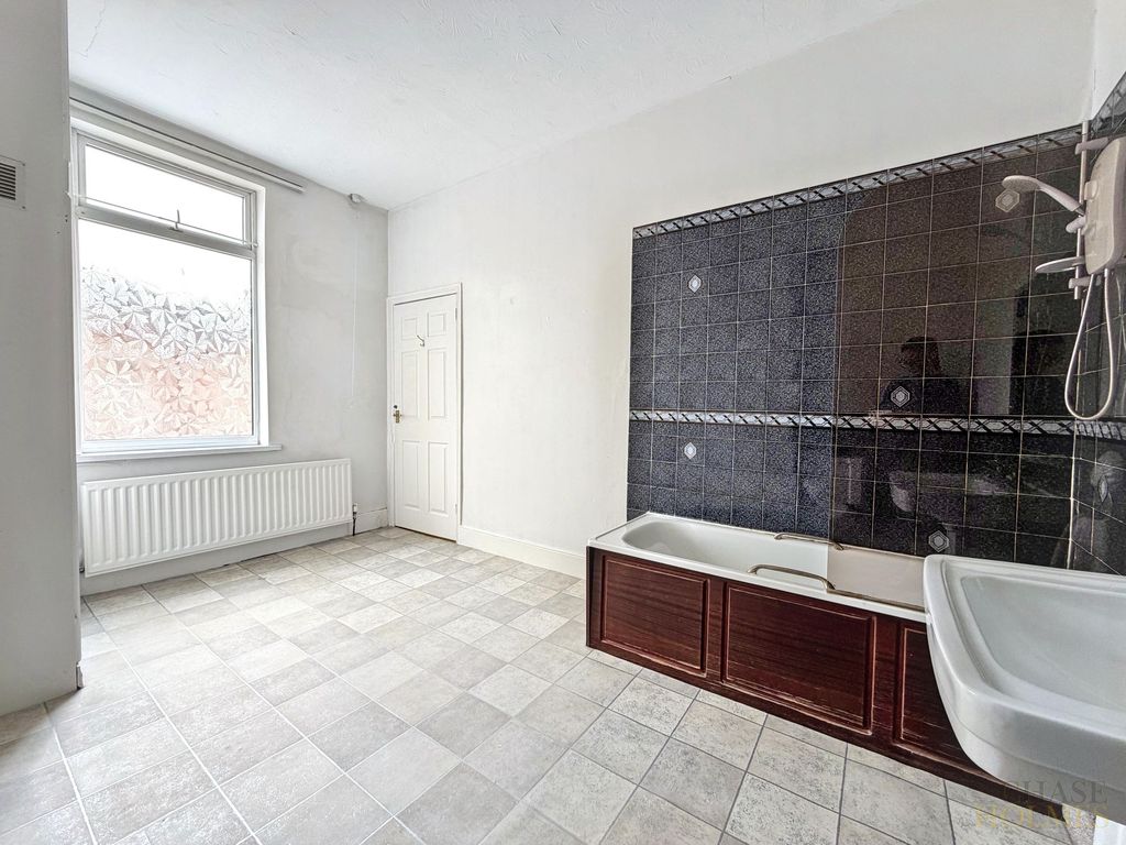 Property photo 3 of 27