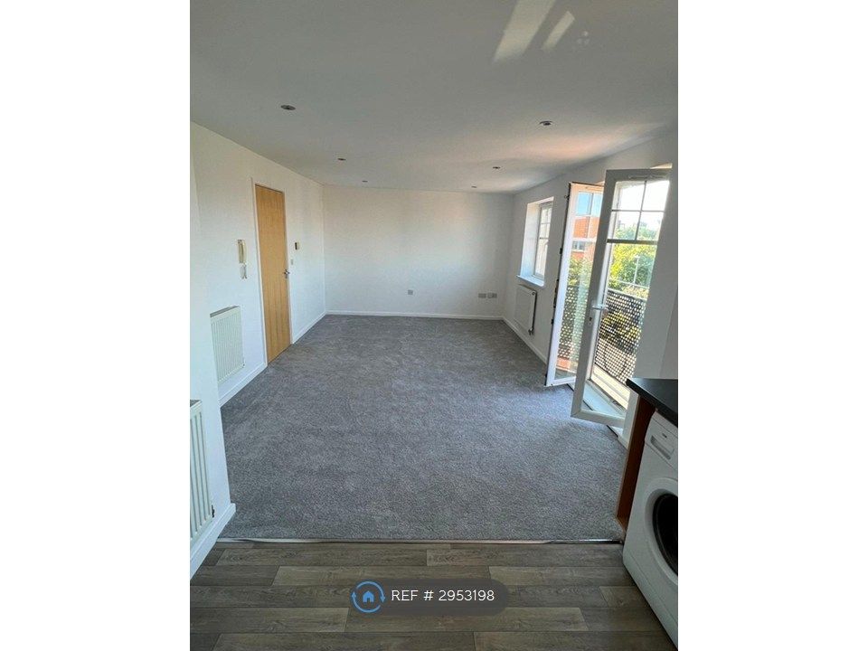 Property photo 3 of 12 Lounge