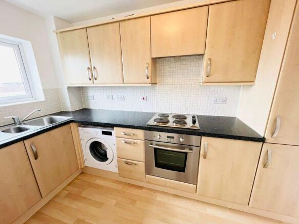 Property photo 2 of 8 3738024365Img040000Max656x437
